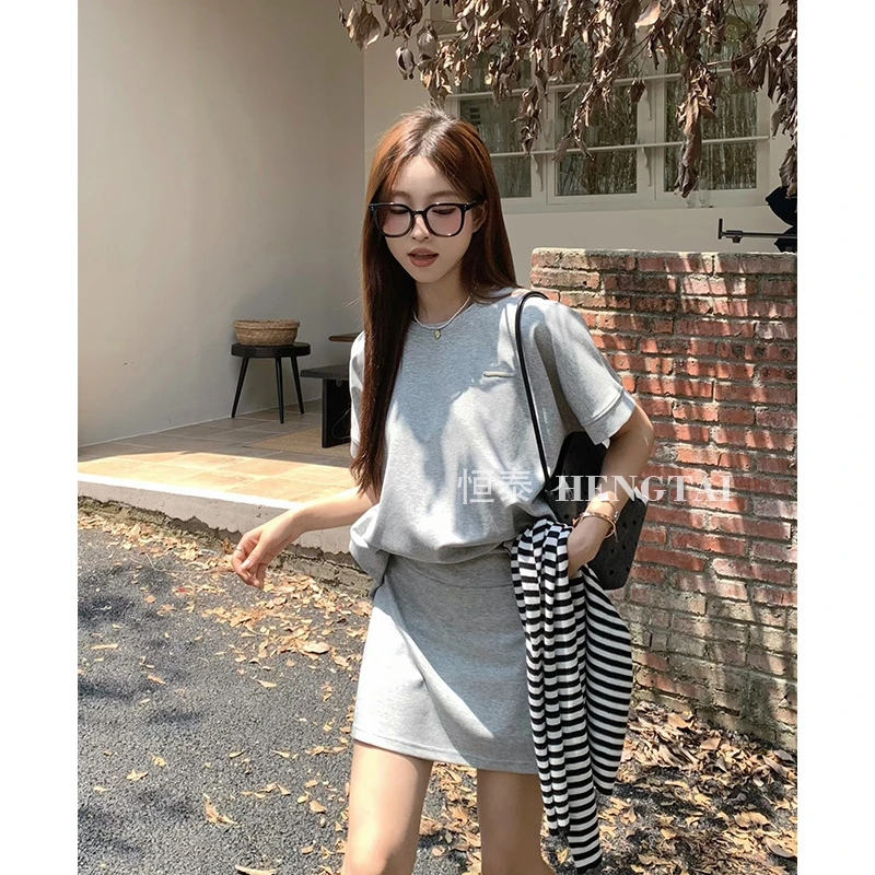春夏新款慵懒风松弛感盐系休闲圆领短袖T恤高腰短裙两件套装女夏