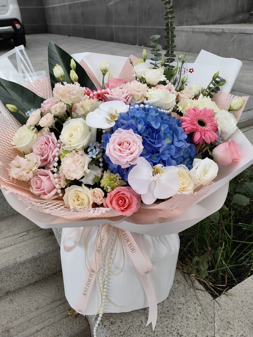 温婉——绣球粉玫瑰花束