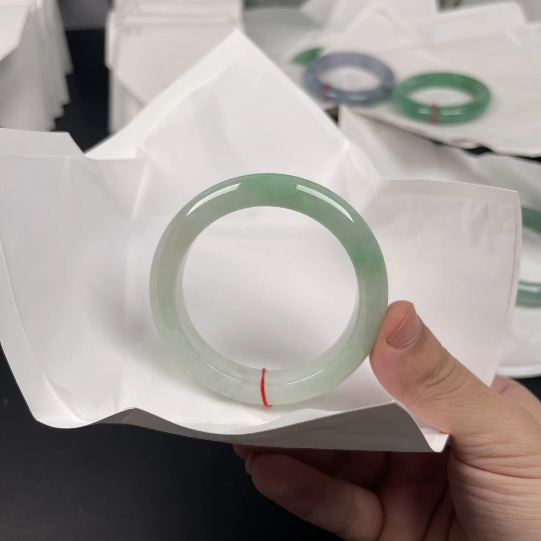 大拇指翡翠a货手镯0812