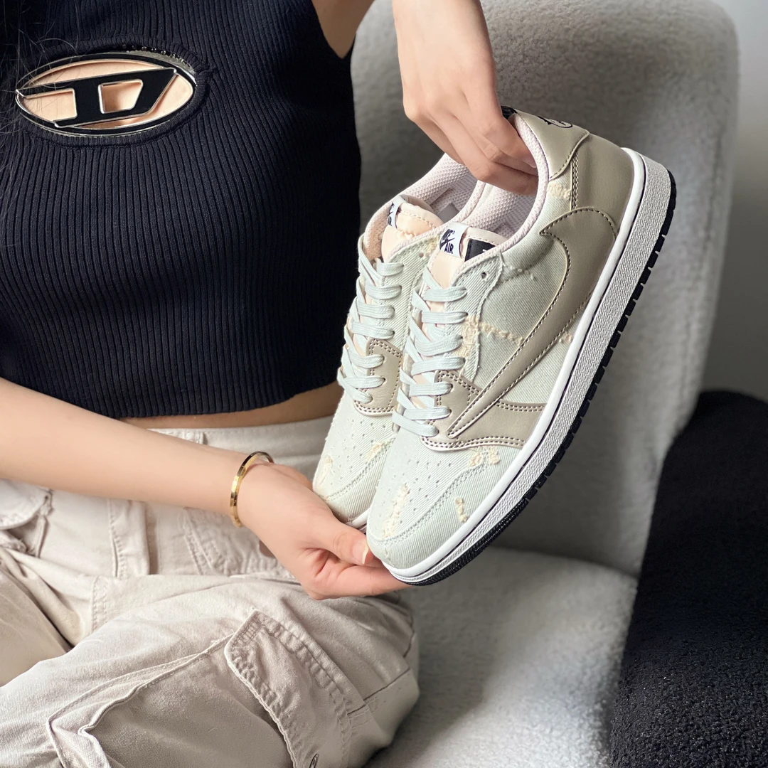 NIKE/耐克 Air Jordan 1白金牛仔百搭潮流运动男女款【定制球鞋】