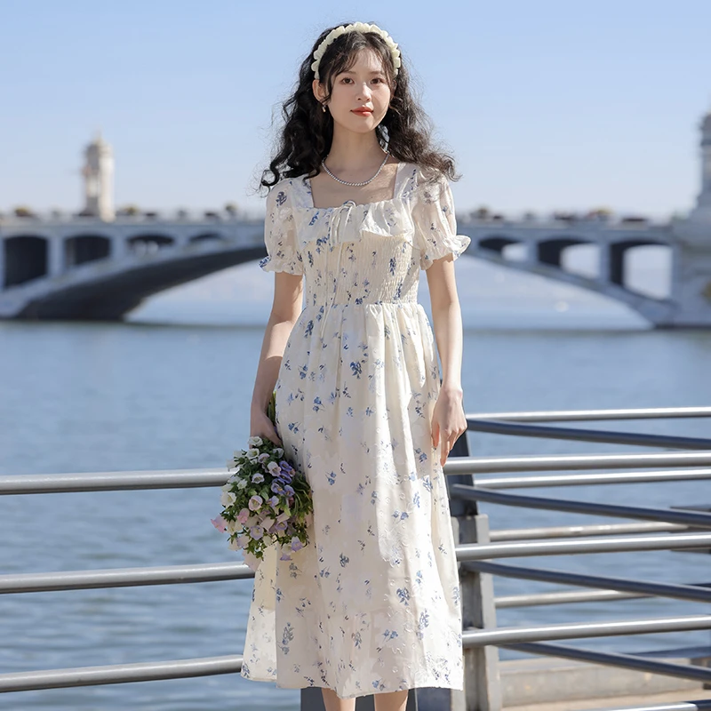 温柔风气质方领碎花连衣裙女2024夏季新款设计小众收腰长裙