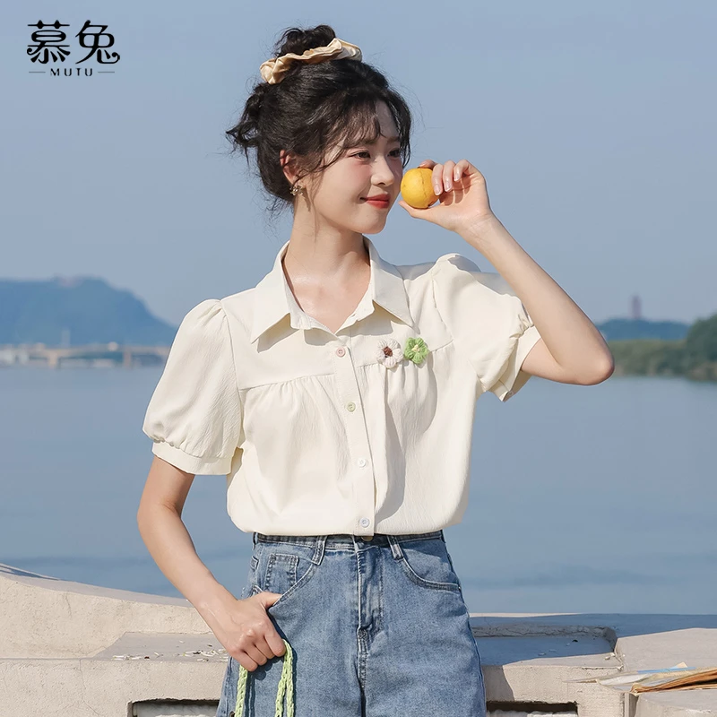 慕兔小清新减龄泡泡袖衬衫女2024夏季新款立体花朵设计感小众上衣