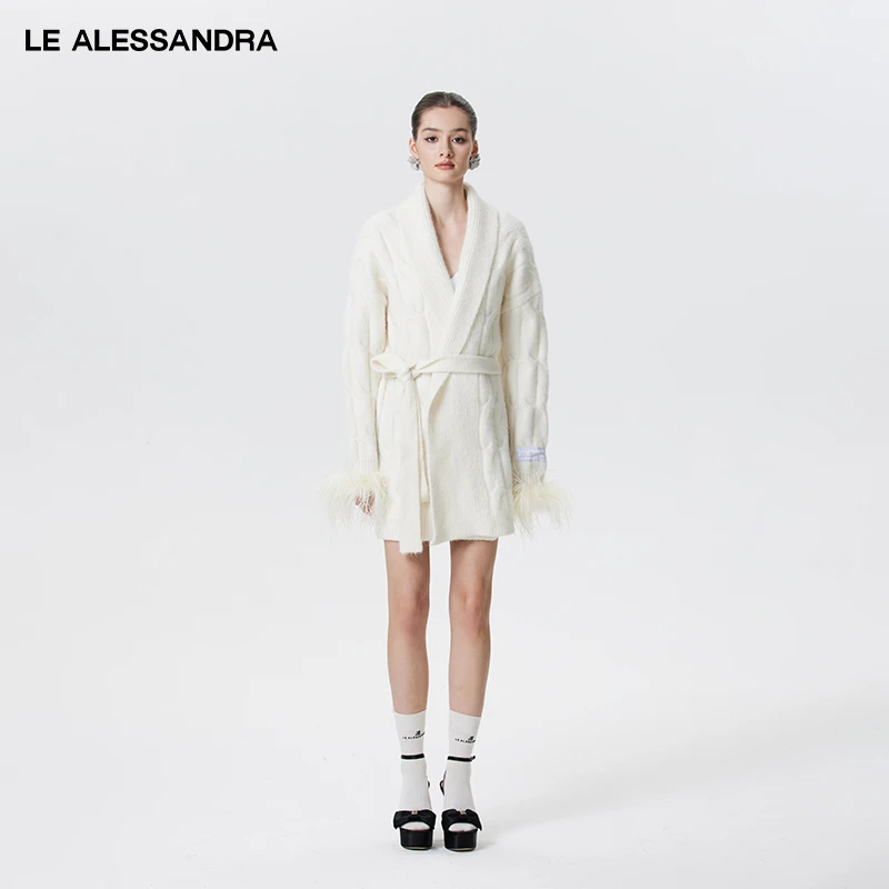 品牌直营 LE ALESSANDRA 白色羽毛绞花羊驼开衫宽松厚款外套女