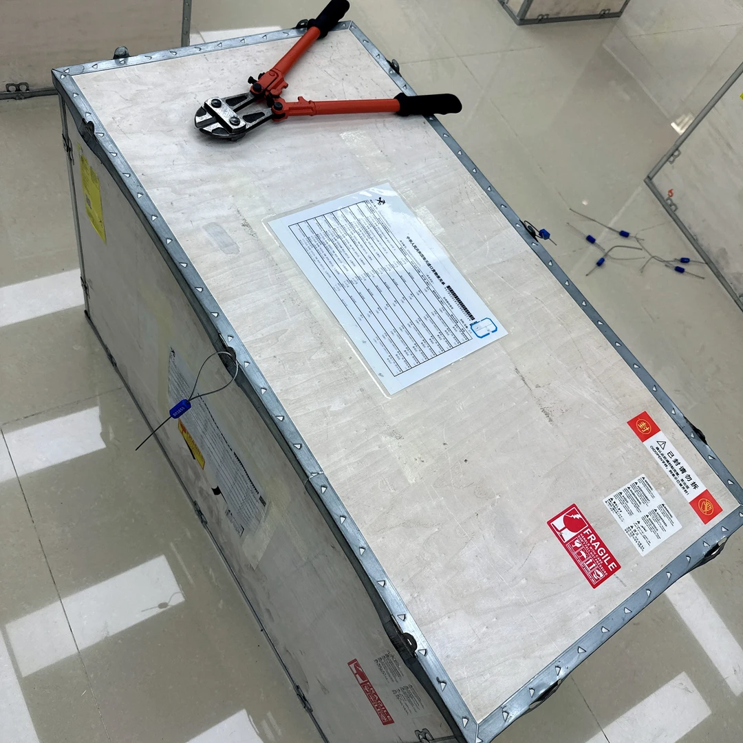 CL全新未使用恭喜开业线上男表黑9