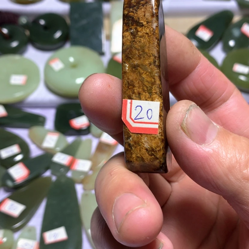 【闪购商品】和田玉(糖玉)颈饰未镶嵌