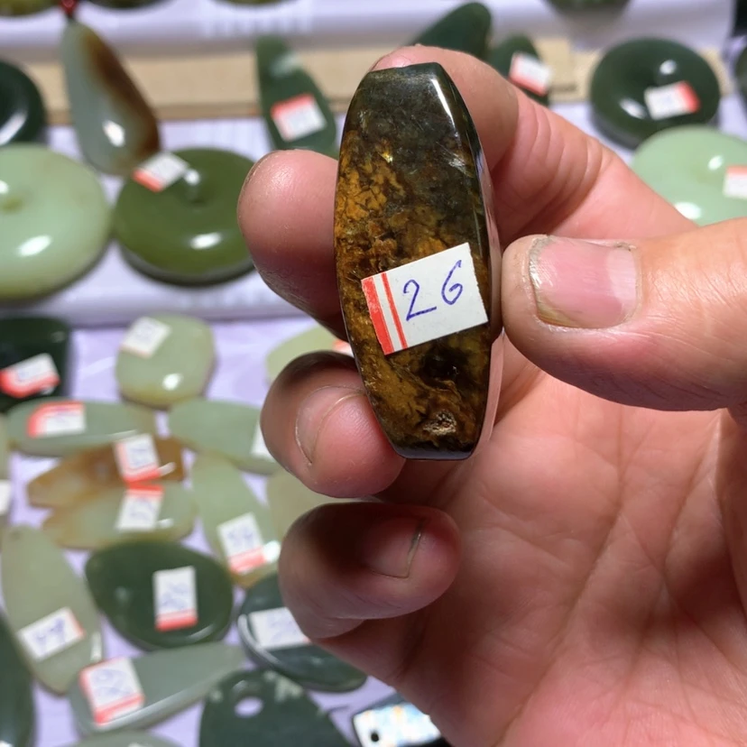 【闪购商品】和田玉（糖玉）颈饰未镶嵌快****里