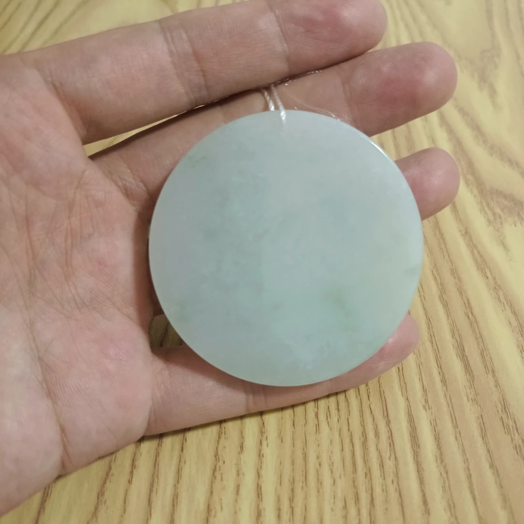 天然缅甸翡翠A货糯种圆形素面无事牌毛衣链挂坠精美浅绿