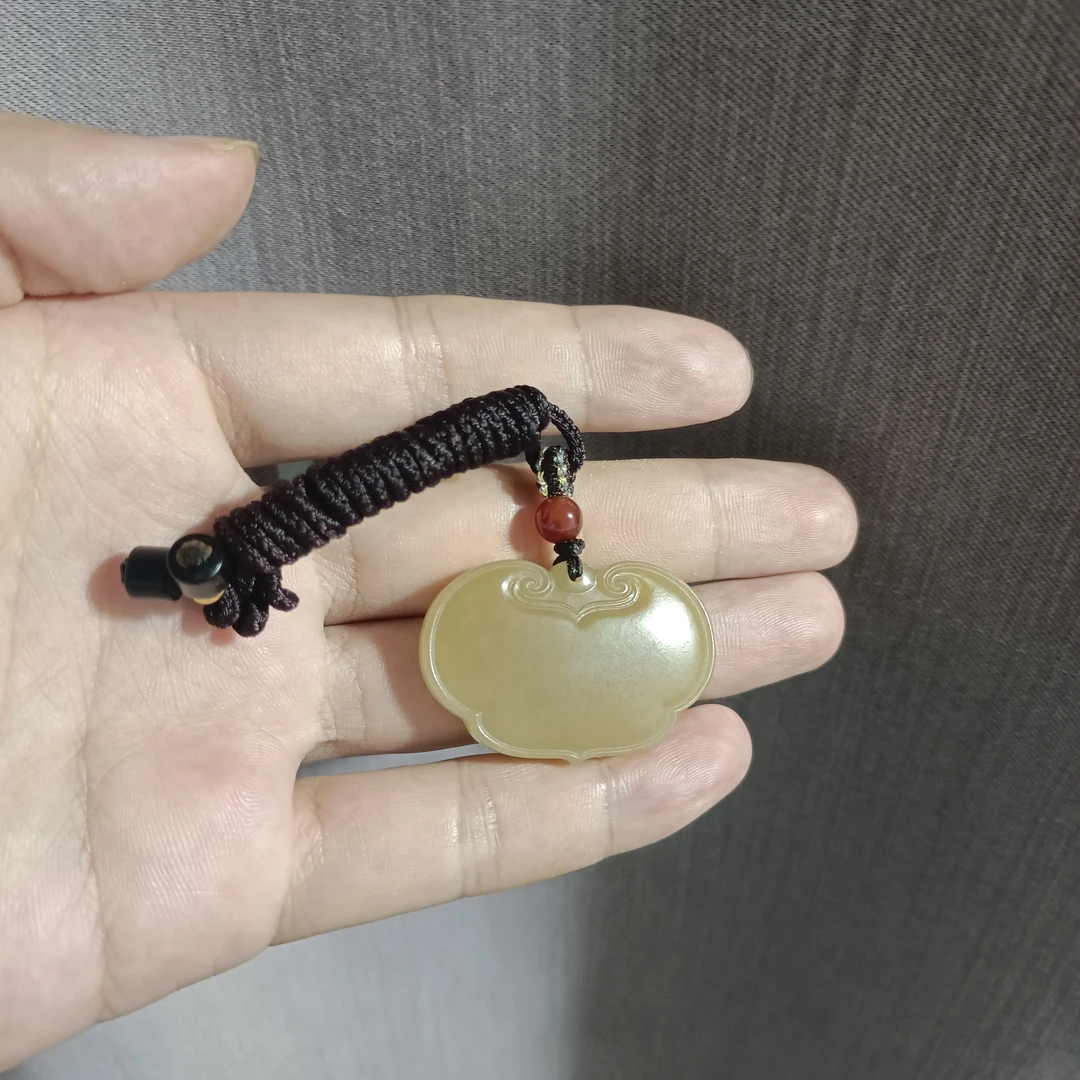 天然和田玉满糖色料子如意平安锁重