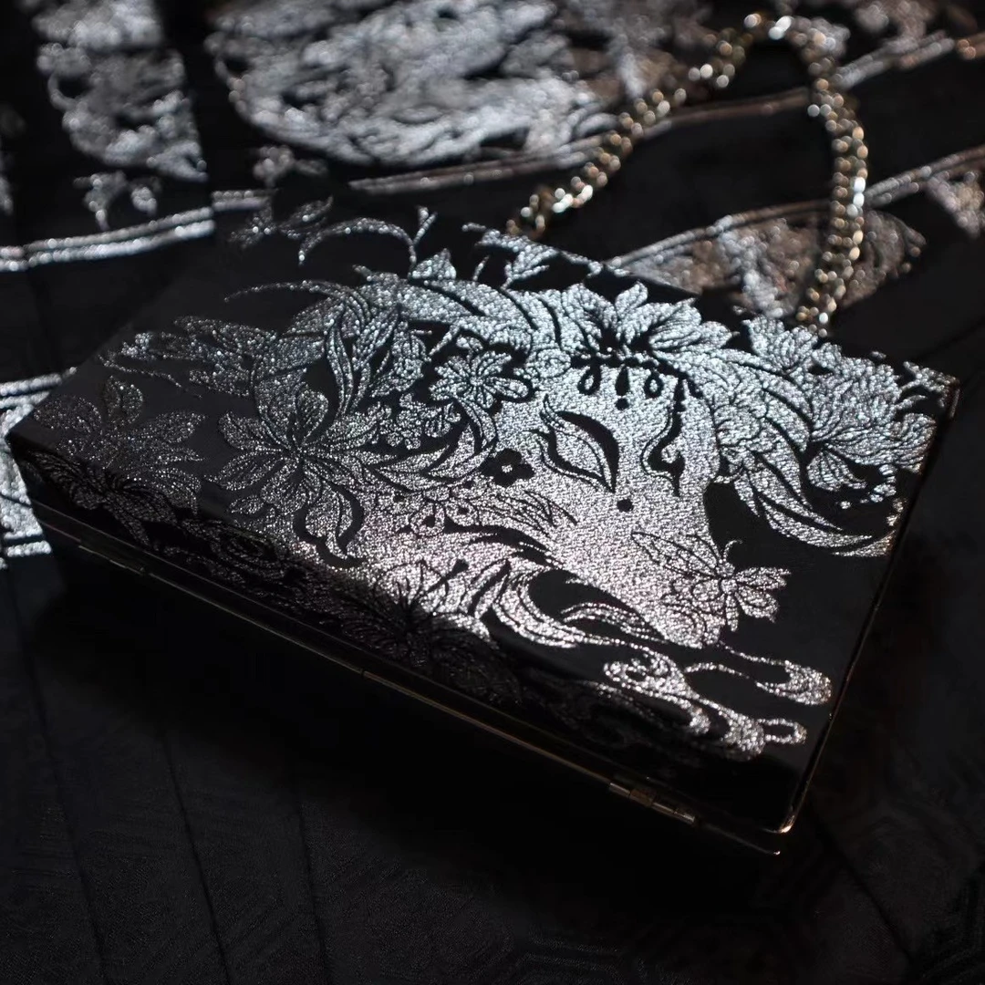 织造司原创织锦缎手工口织银方包