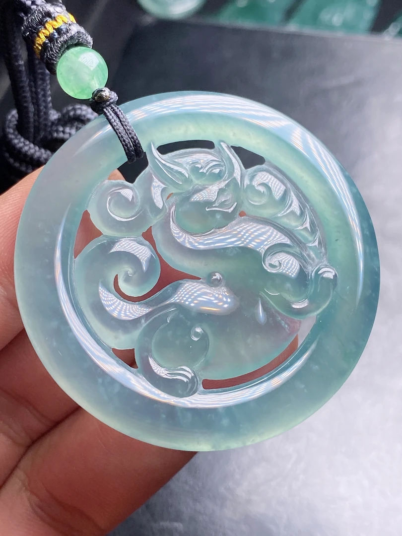 天然A货翡翠假一罚十高冰种天空蓝麒麟牌吊坠挂件