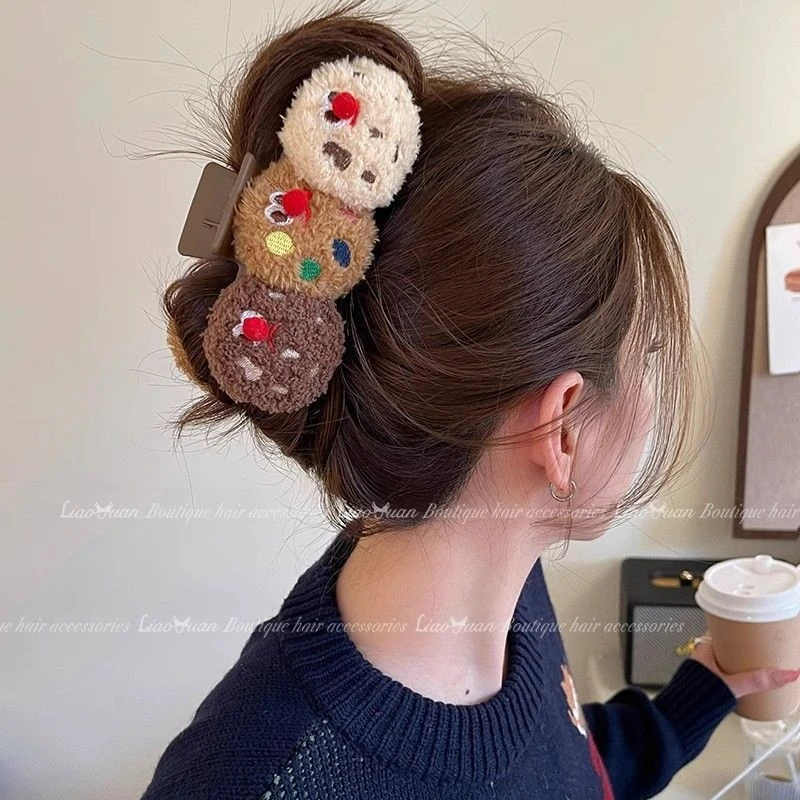 Q萌曲奇~可爱发夹女2023新款后脑勺毛绒抓夹大号鲨鱼夹秋冬高级感