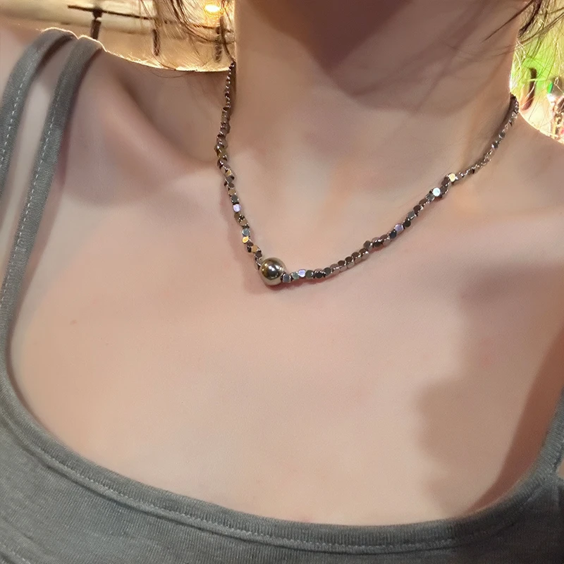 oushipei/欧诗佩 铜合金项链 冷淡风金属圆球吊坠锁骨链短款项链