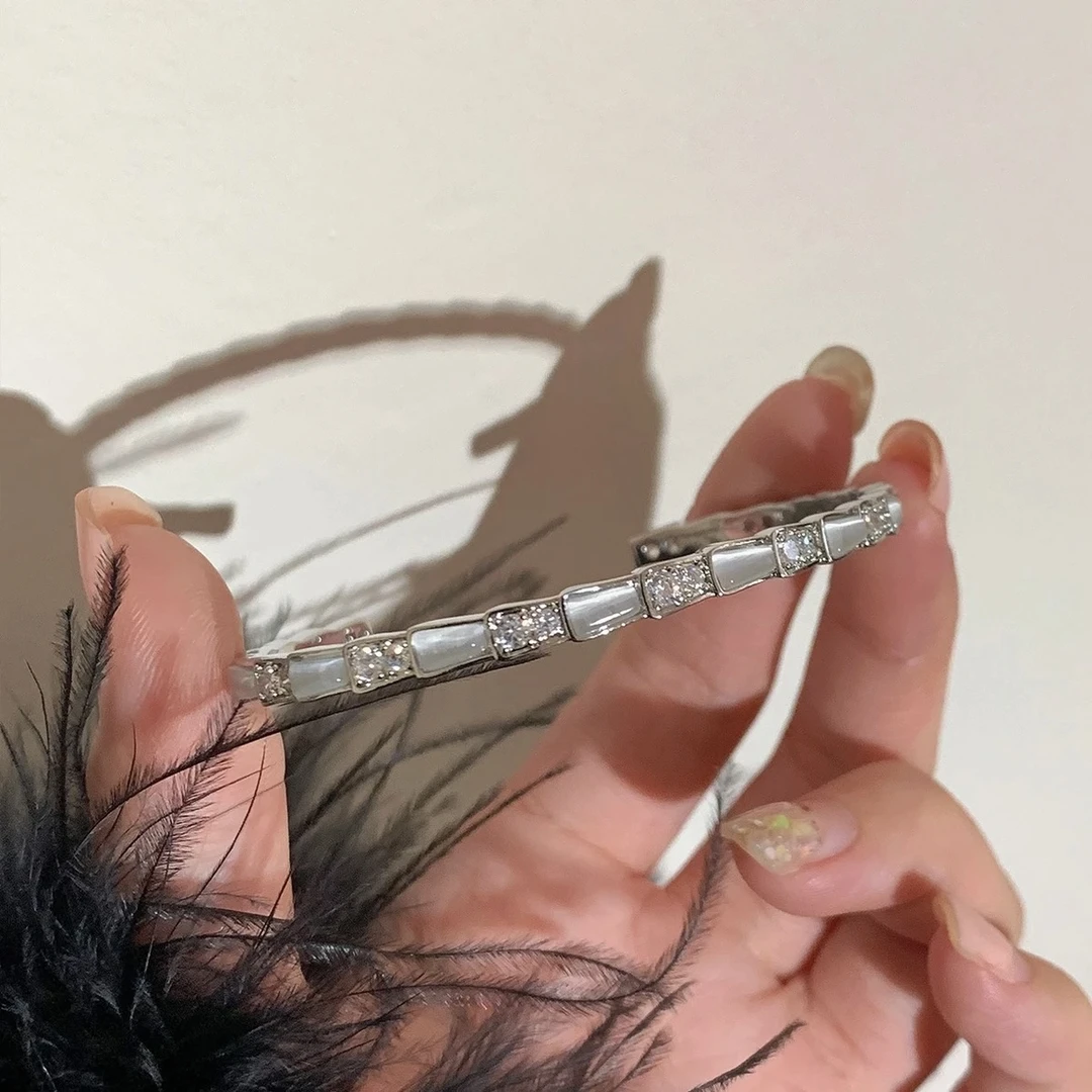 oushipei/欧诗佩 铜合金合成锆石手镯 灵蛇形手镯闪钻锆石