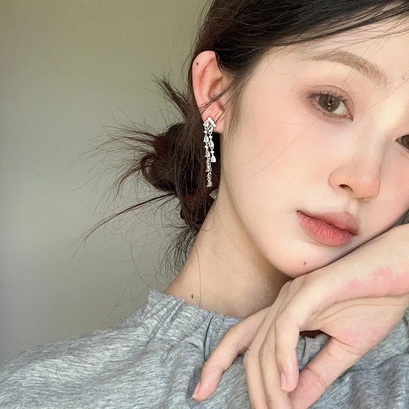 oushipei/欧诗佩 铜合金合成锆石耳饰 气质轻奢锆石流苏耳环女