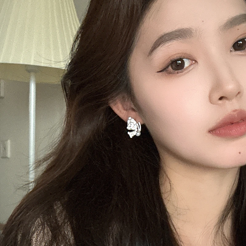 oushipei/欧诗佩 铜合金合成锆石耳饰 气质超仙满锆蝴蝶耳夹女