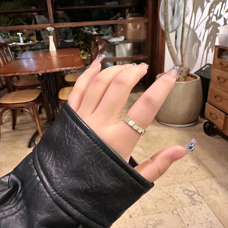 oushipei/欧诗佩 铜合金合成锆石戒指 独特设计感锆石蛇形戒指女