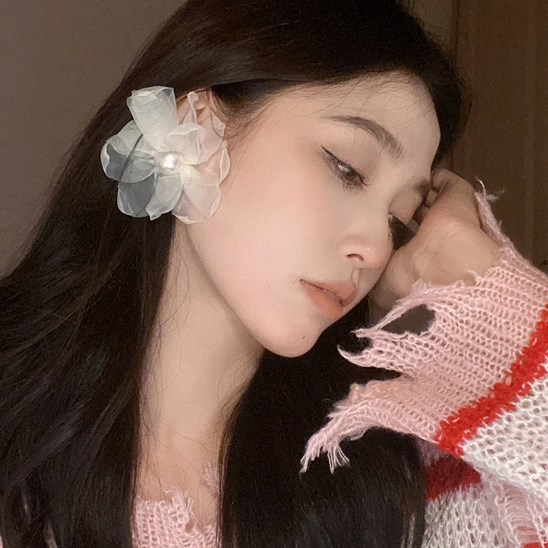 铜合金布艺耳饰 网红不对称高级网纱花朵珍珠耳钉女