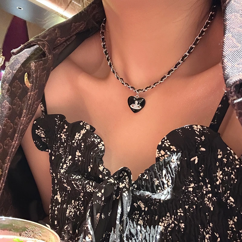 oushipei/欧诗佩 铜合金皮质项链 黑色爱心土星项链女气质高级感