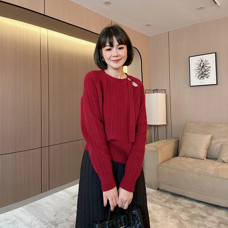 简约设计感别致圆领镂空针织毛衣