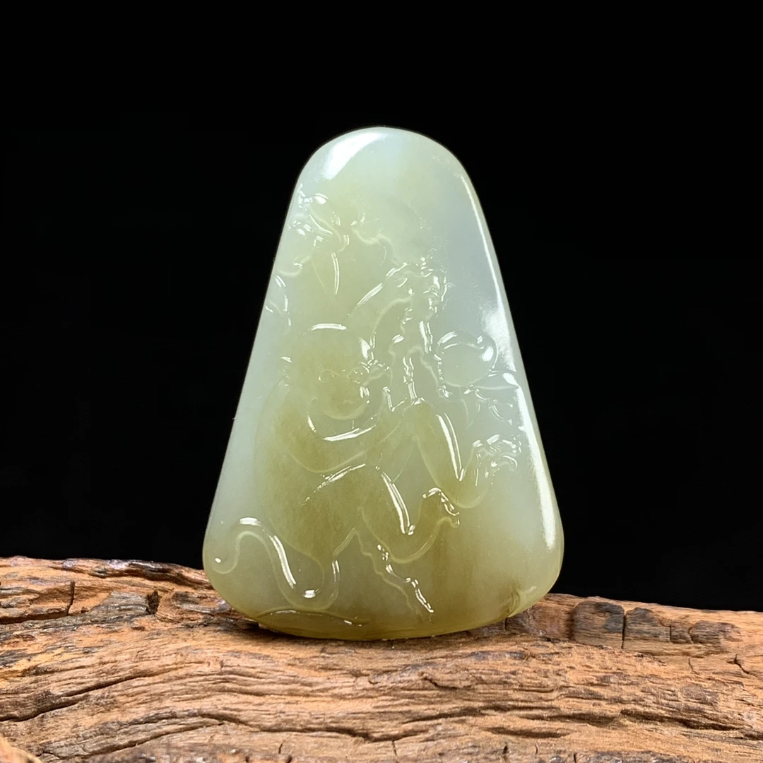 天然新疆和田玉猴子吊坠尺寸41*29*6重量12克