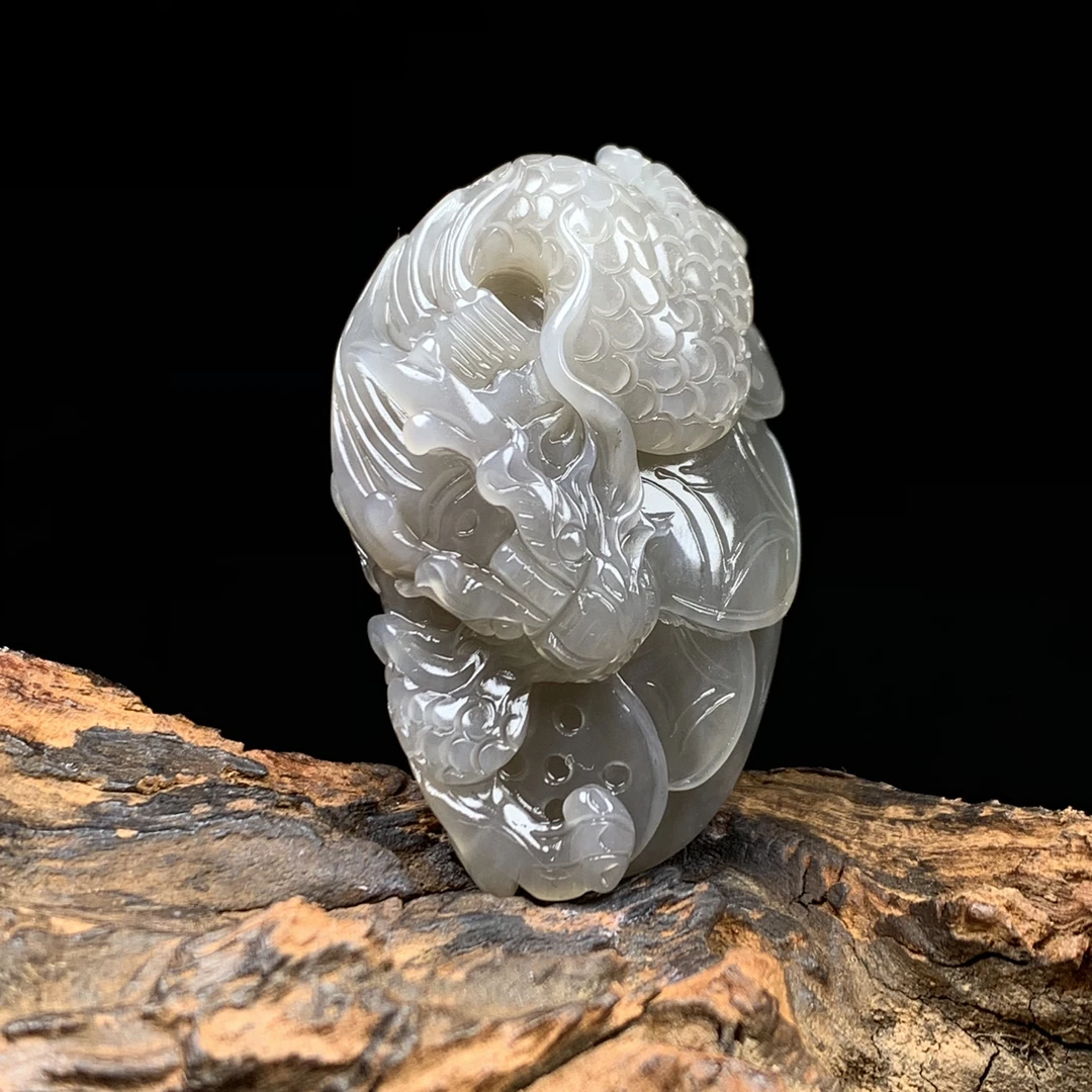 天然新疆和田玉龙行天下吊坠尺寸46*30*22重量42克