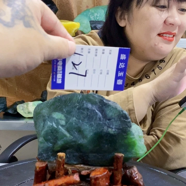 蛇纹石玉原石未镶嵌转****?