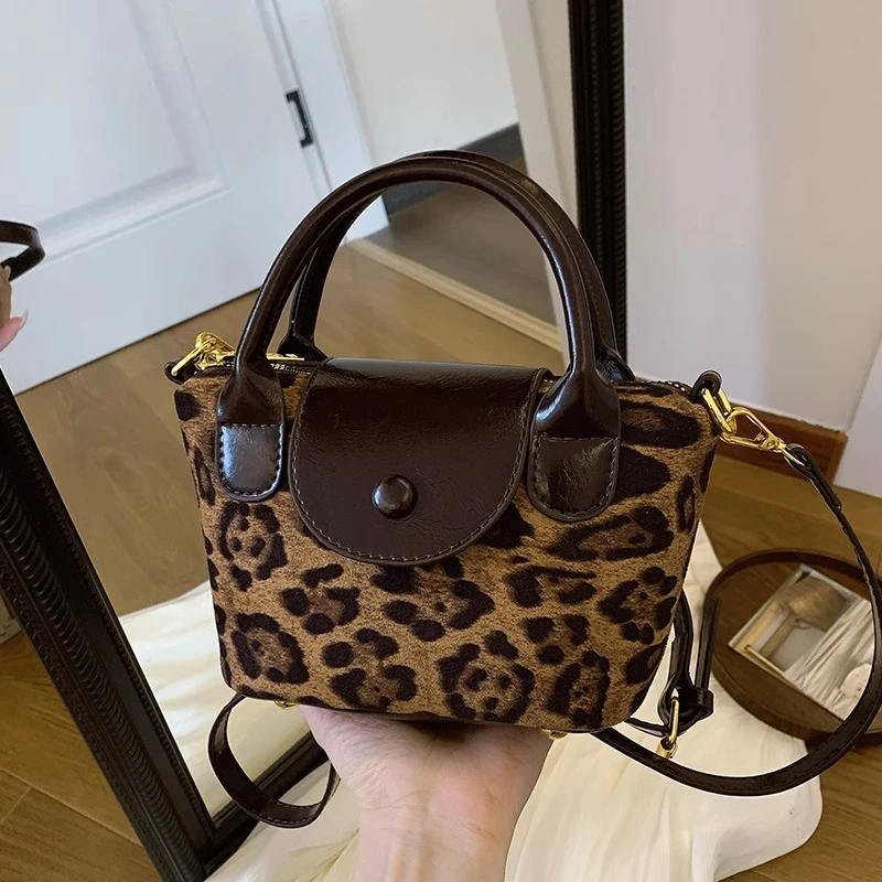 简约豹纹小包包女2024秋冬新款复古手提水桶包高级质感通勤斜挎包