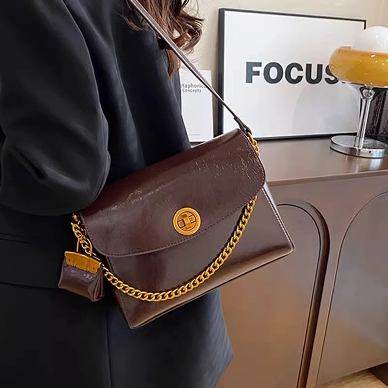 时尚油蜡皮腋下包女法国复古高级感小方包2024冬季新款小众斜挎包