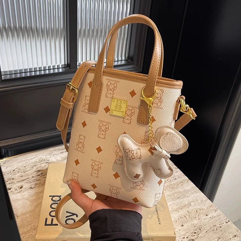 手机包女斜挎2025新款时尚小众设计女士手提水桶包装手机的小包包