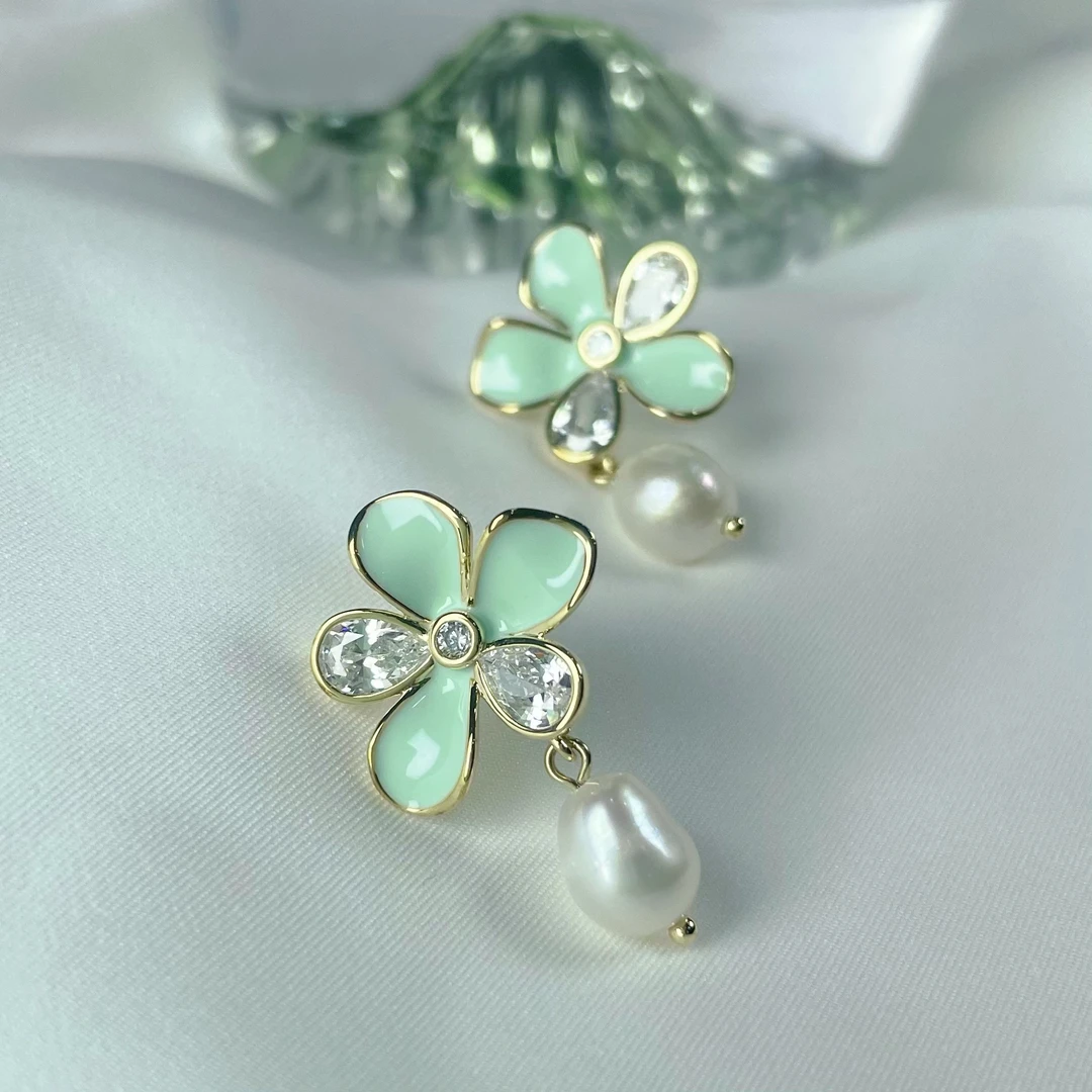 铜合金锆石耳饰 初见饰你 锆石花朵形耳环590