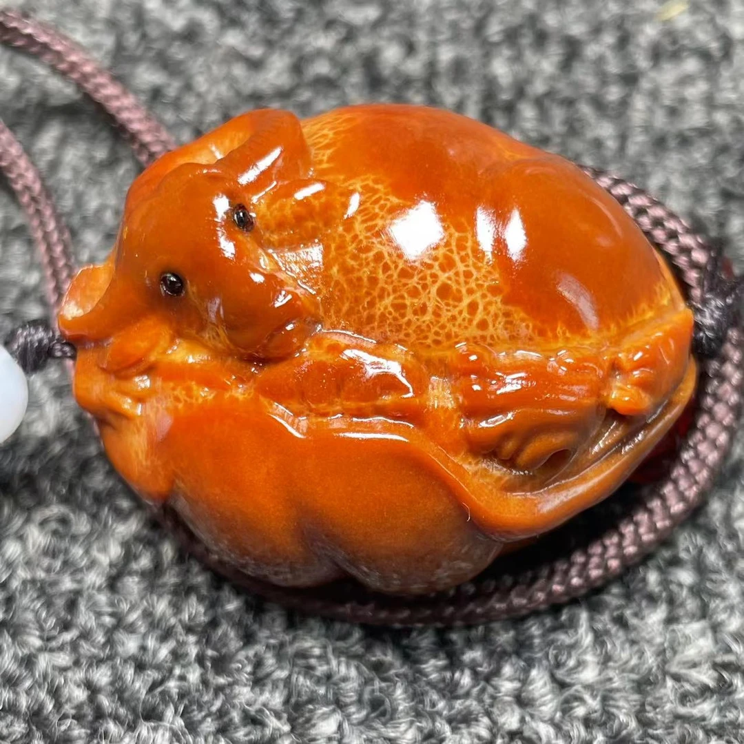 天然印尼大橄榄核雕刻指环穿配荷叶卧牛3.3左右195号（无礼盒）