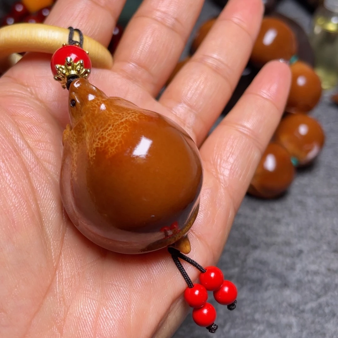 印尼大橄榄核雕刻，纯手工指环穿配金钱龟35单子，170（无礼盒）