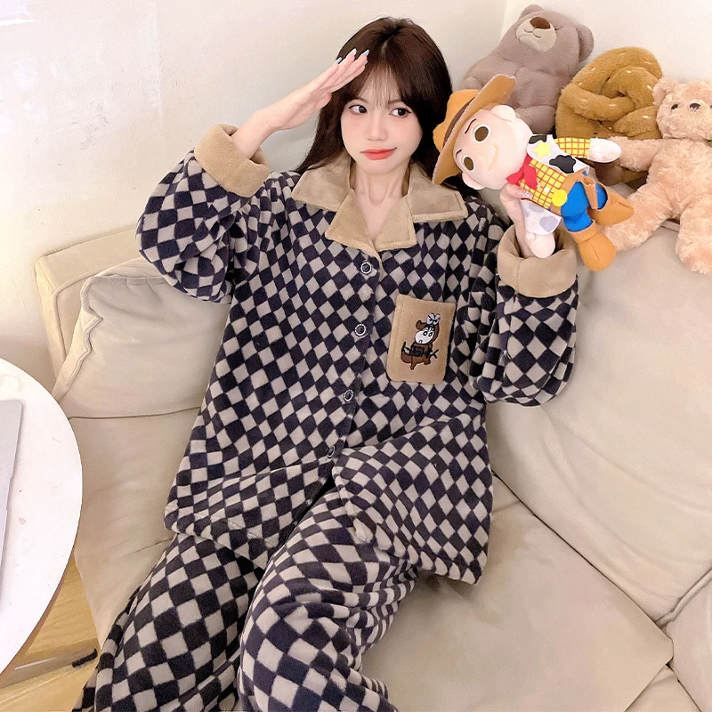 新款秋冬季女生法兰绒长袖加厚保暖可外穿家居服睡衣宽松大码套装
