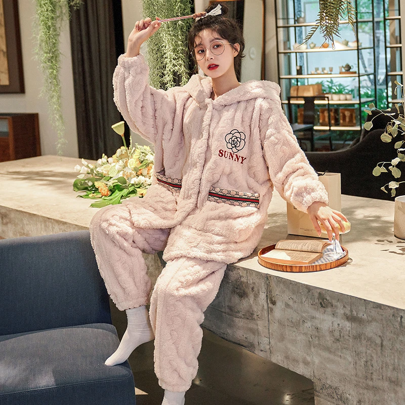 冬季新款女生睡衣加厚加绒宽松简约舒适时尚款外穿长袖家居服套装