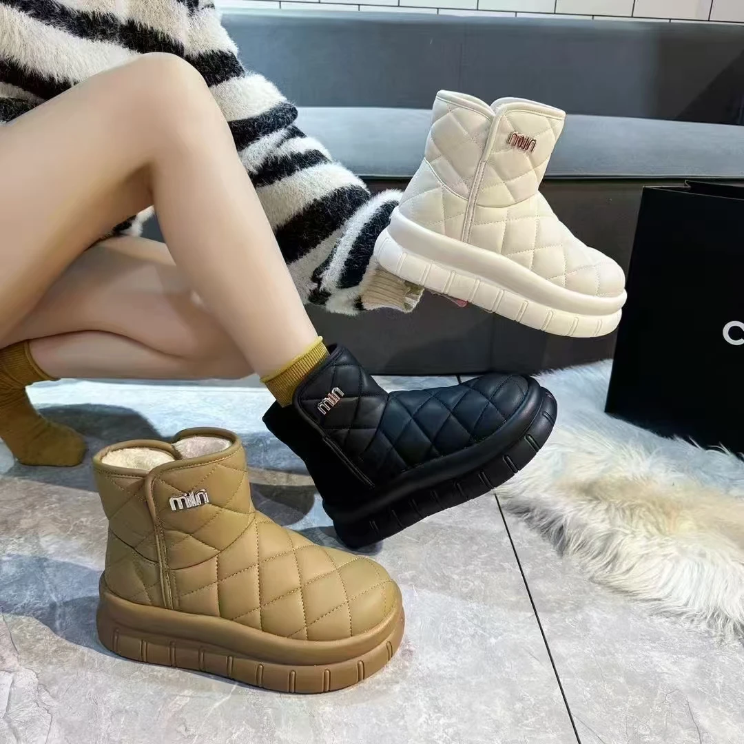 冬季皮面加绒加厚保暖雪地靴平底轻便光面圆头软底软面休闲女鞋棉