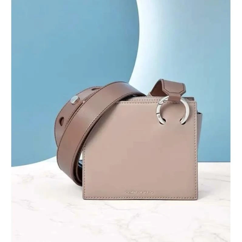 全新未使用 CHARLES & KEITH 单肩包 24233