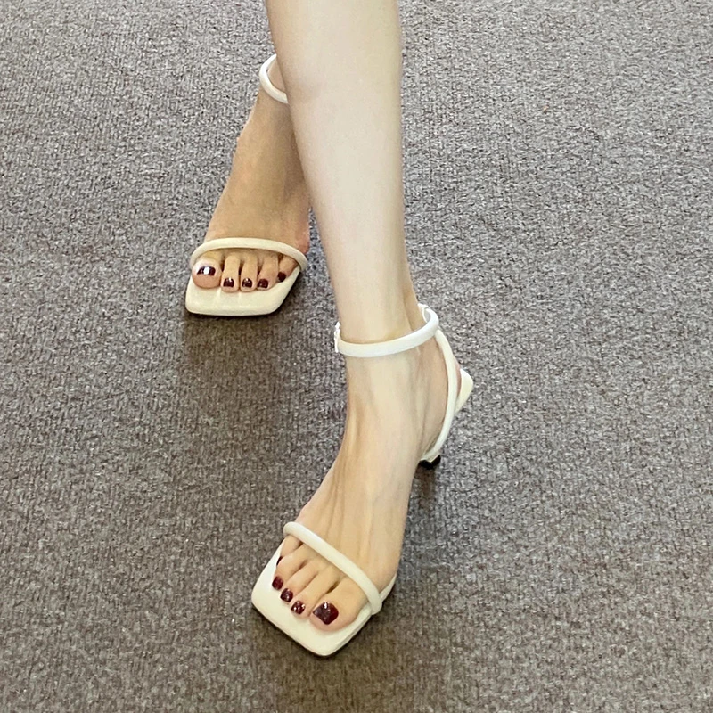 OGM!!!踩屎感好穿!爱了方头软底白色凉鞋高跟鞋一字带女鞋