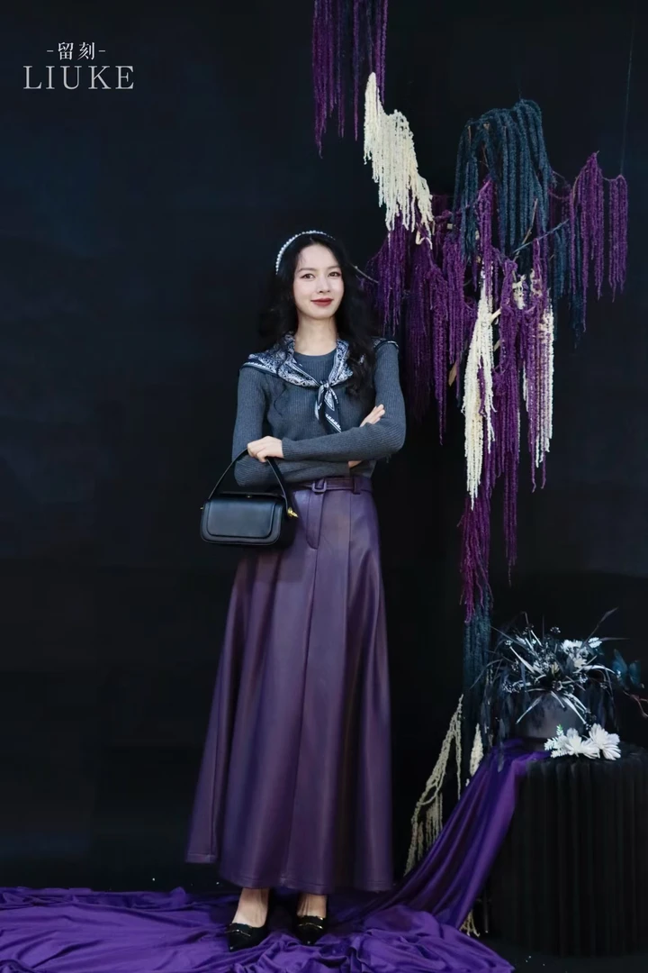 高腰半身皮裙时尚百搭