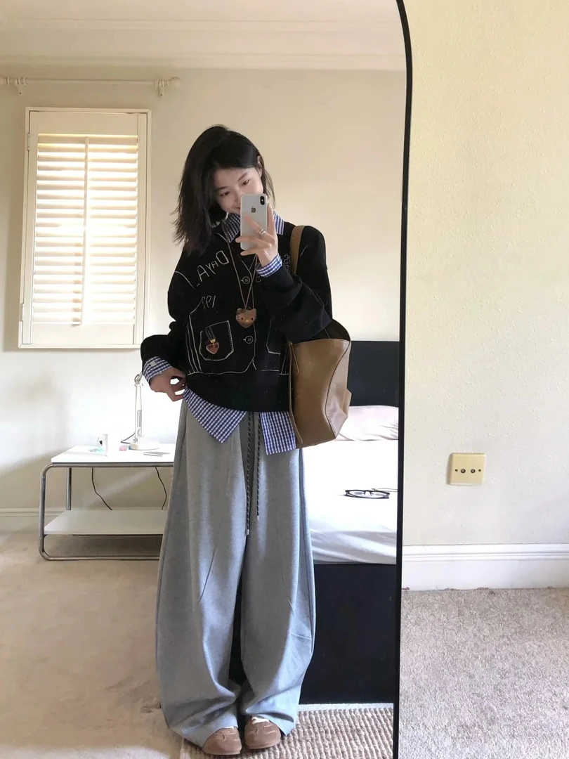 入秋搭配一整套韩系小香风涂鸦卫衣叠穿条纹衬衫阔腿卫裤三件套女