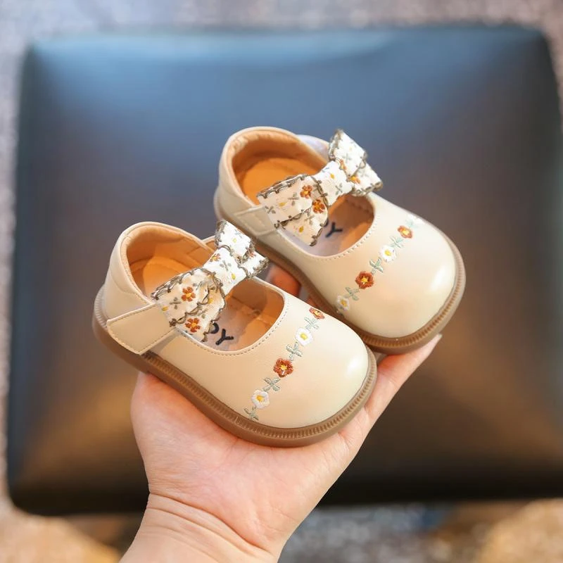 女宝宝婴儿学步鞋春新款春季公主鞋软底小皮鞋女孩碎花婴儿童鞋子