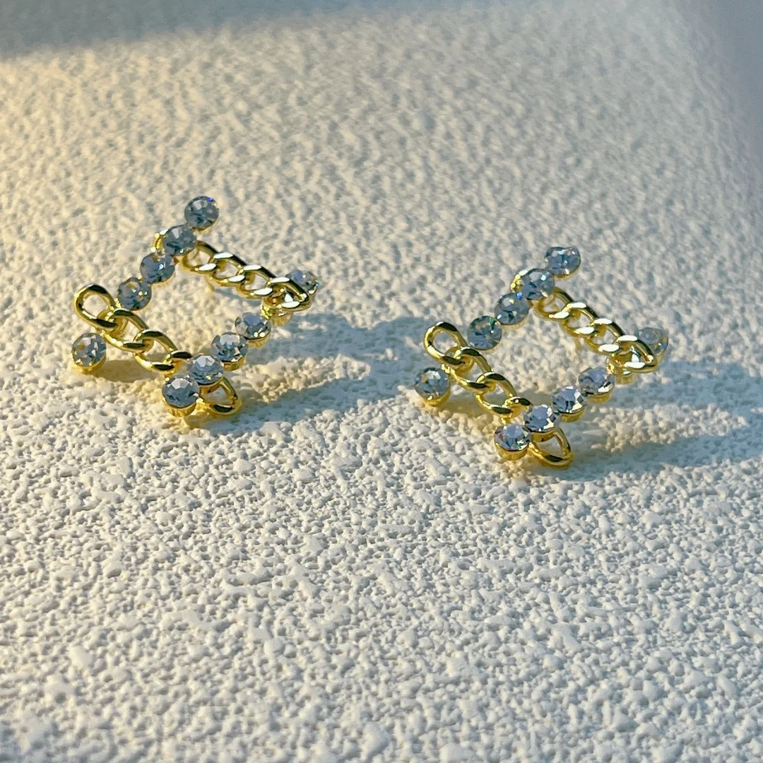 钛钢耳饰 新款镶锆石几何体耳钉精致潮流时尚耳饰 朱莉娅（XH005）