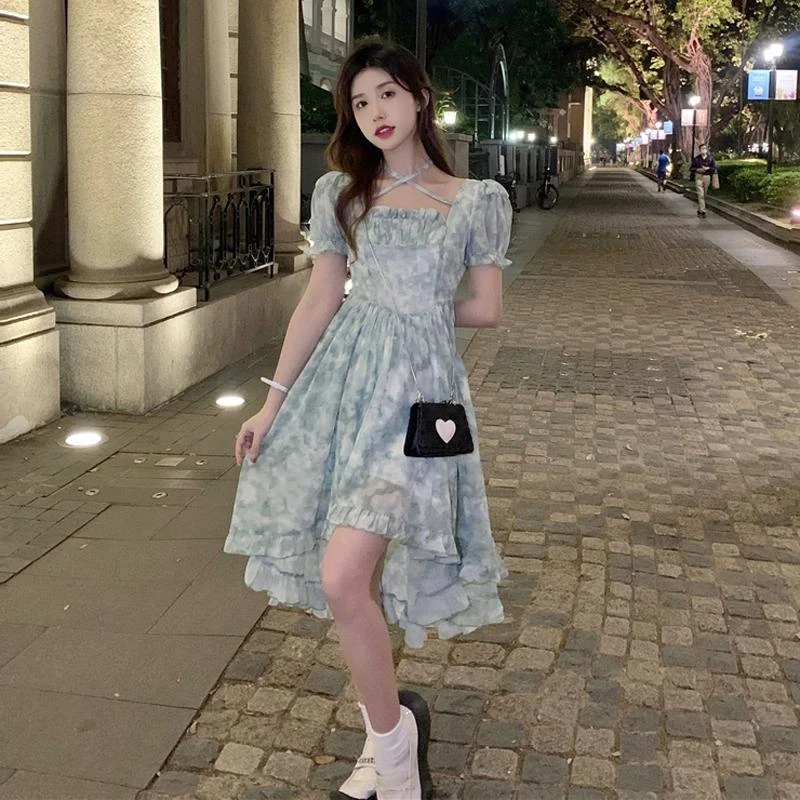 仙逸方领挂脖裙女夏2024新款森系风不规则收腰短袖显瘦连衣裙