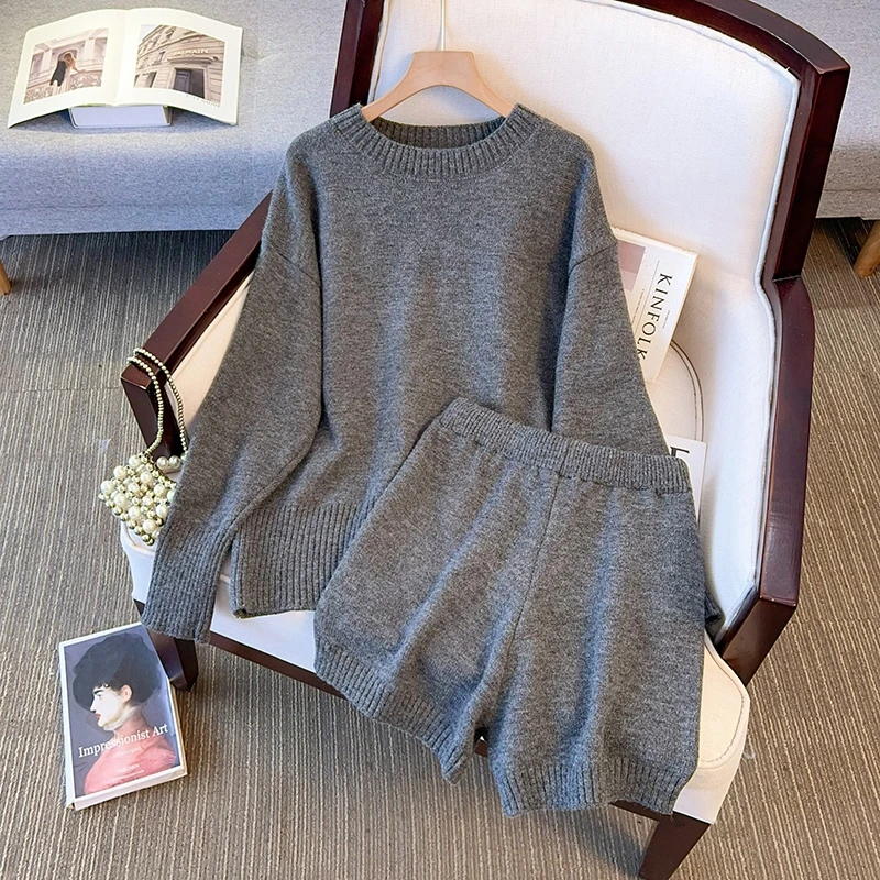 灰色慵懒纯色套头毛衣女秋冬2025新款宽松休闲减龄针织短裤两件套