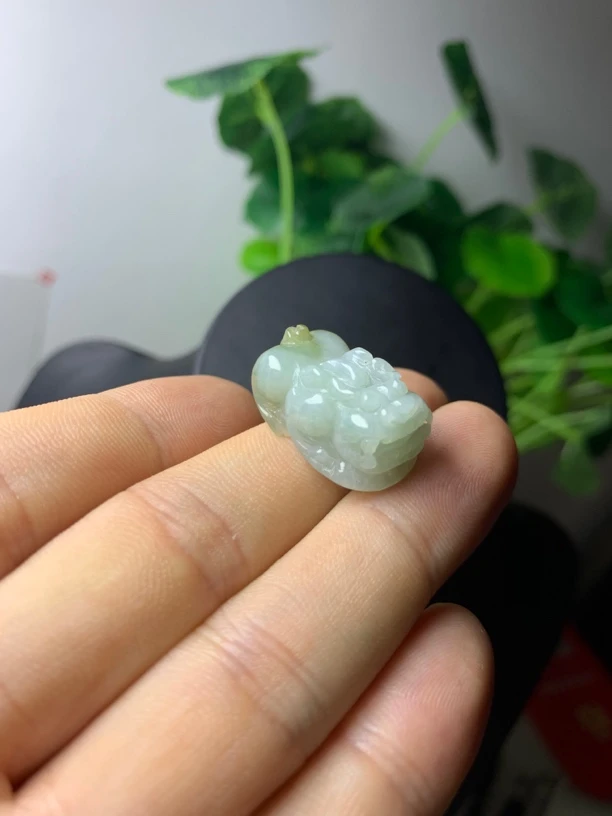 翡翠老料貔貅 卡21x15x14 随机发货