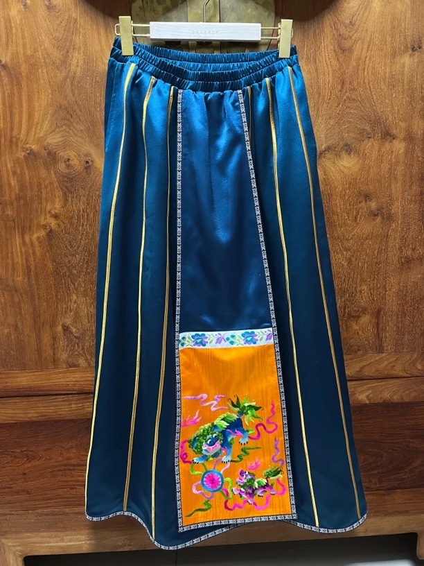 麒麟手绣真丝前后马面裙