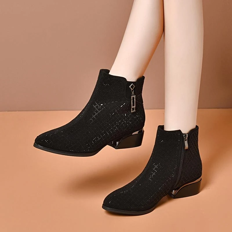 粗跟磨砂皮短靴女百搭秋冬季新款真皮平底水钻妈妈鞋尖头大码棉靴