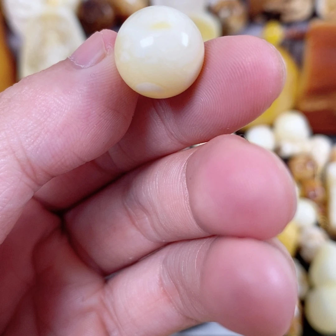 琥珀裸石未镶嵌蜜