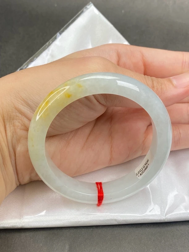 缅甸a货翡翠手镯冰黄55.8圈