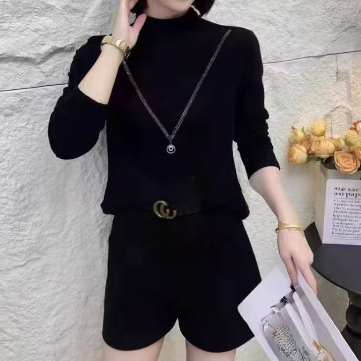 小施家气质显瘦艺工闪钻中领上衣6952