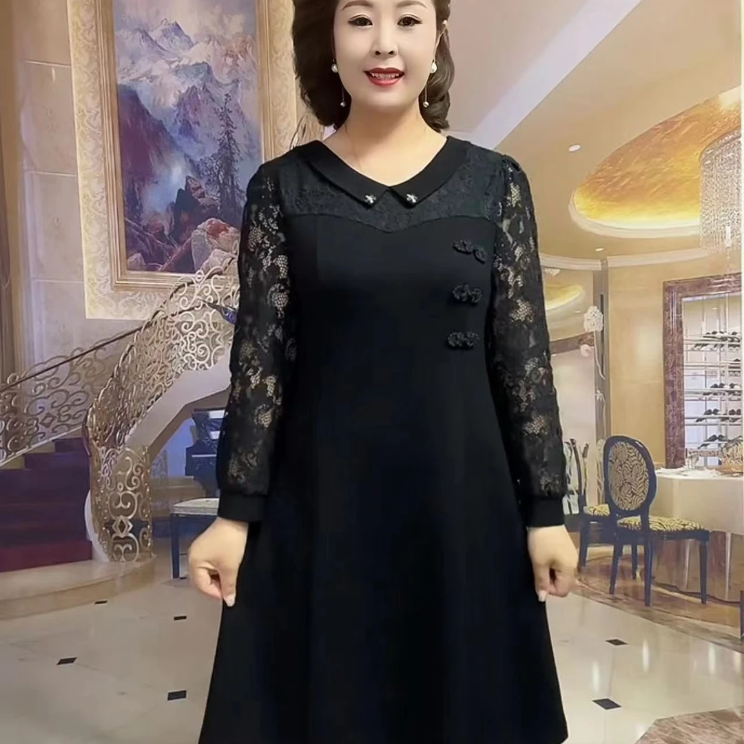 新款时尚翻领盘扣蕾丝袖减龄百搭遮肉显瘦小黑裙
